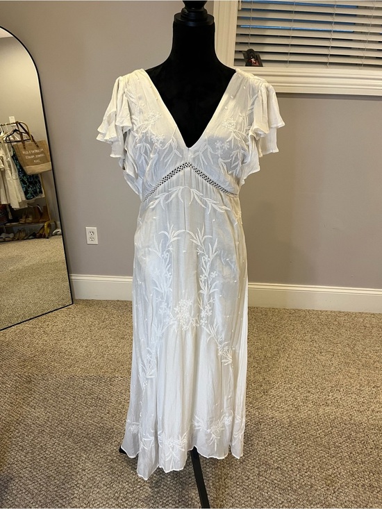 Love The Label Dresses & Skirts - NWOT Love The Label White Embroidered V-Neck Maxi Dress- medium